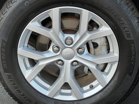 Used 2023 Jeep Grand Cherokee Limited w/ Luxury Tech Group II AWD/4WD image 7