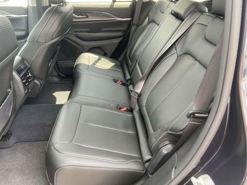 Used 2023 Jeep Grand Cherokee Limited image 11