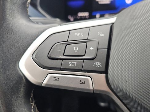 Used 2023 Volkswagen Taos SE w/ Panoramic Sunroof Package AWD/4WD image 12