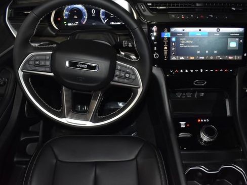 New 2026 Jeep Grand Cherokee Limited AWD/4WD image 13