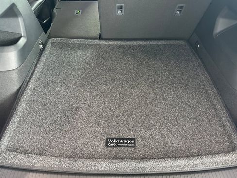 New 2026 Volkswagen Tiguan SE R-Line FWD image 13