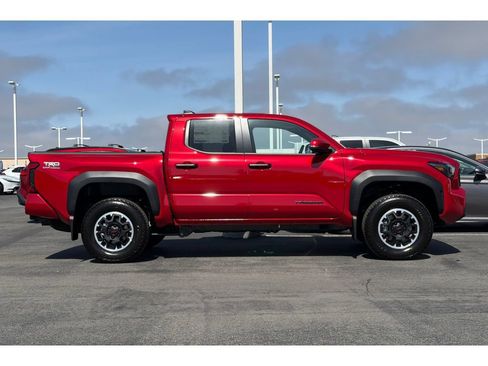 Used 2026 Toyota Tacoma TRD Off-Road w/ TRD Off Road Upgrade Package AWD/4WD image 3