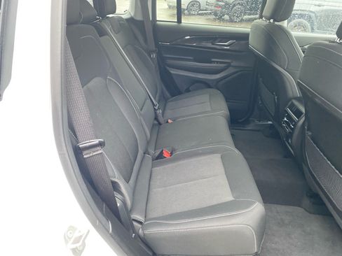 Used 2023 Jeep Grand Cherokee Laredo AWD/4WD image 22