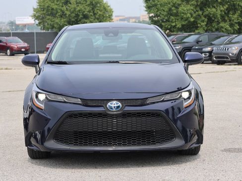 Used 2022 Toyota Corolla LE image 2