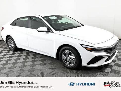 New 2026 Hyundai Elantra SE image 2