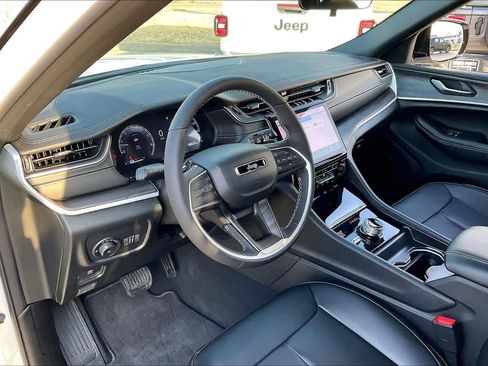 New 2025 Jeep Grand Cherokee L Limited image 8