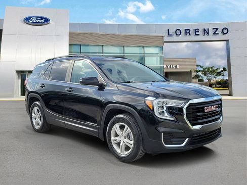 Used 2023 GMC Terrain SLE w/ Driver Convenience Package FWD image 3