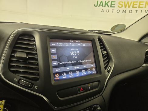 Used 2022 Jeep Cherokee Latitude w/ Sun & Sound Group AWD/4WD image 20