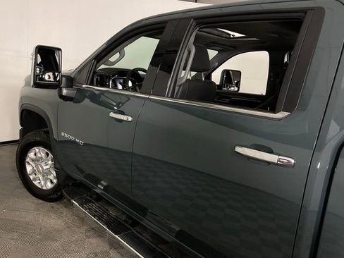 Used 2025 Chevrolet Silverado 2500 LTZ w/ LTZ Convenience Package image 41