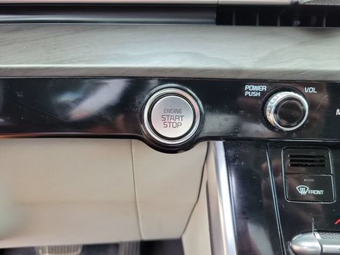 Used 2024 Kia Carnival EX FWD image 28