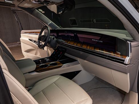 Used 2025 Cadillac Escalade Sport Platinum image 17