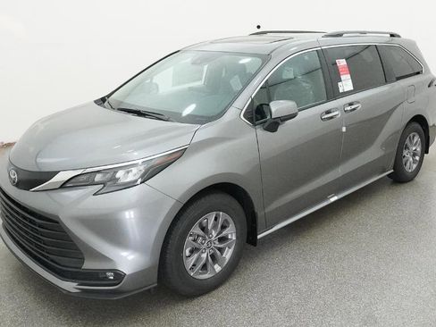 New 2026 Toyota Sienna XLE FWD image 29