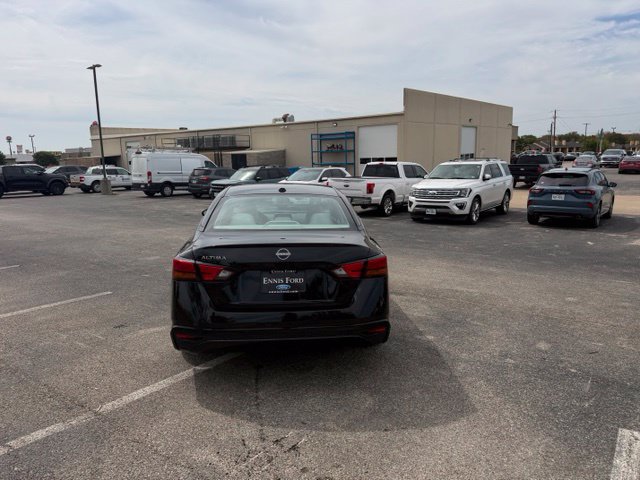 Used 2025 Nissan Altima 2.5 SV FWD image 6