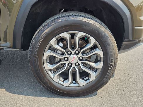 Used 2023 GMC Canyon Denali AWD/4WD image 9