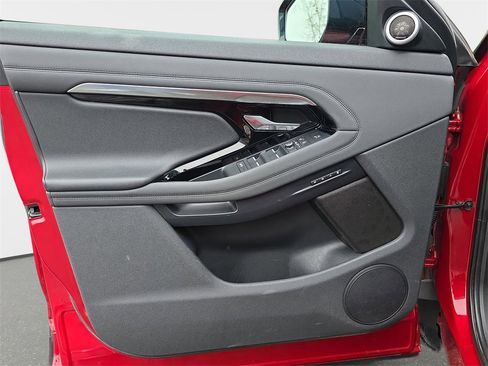 Used 2020 Land Rover Range Rover Evoque SE image 32