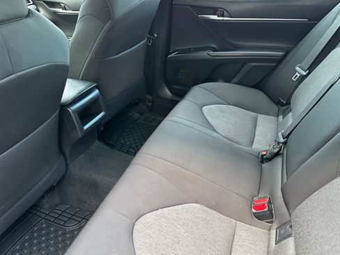 Used 2018 Toyota Camry LE image 4