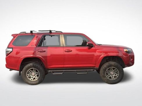 Used 2020 Toyota 4Runner SR5 AWD/4WD image 9