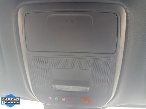 Used 2025 Chevrolet Traverse LT image 21