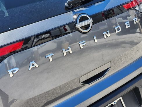 Used 2025 Nissan Pathfinder SV FWD image 12