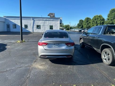Used 2015 Chrysler 200 Limited FWD image 6