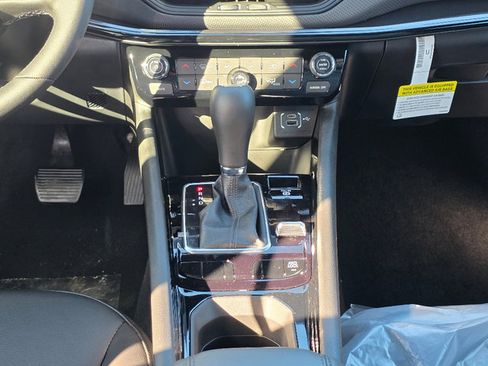 New 2026 Jeep Compass Limited w/ Limited Altitude Pack image 9