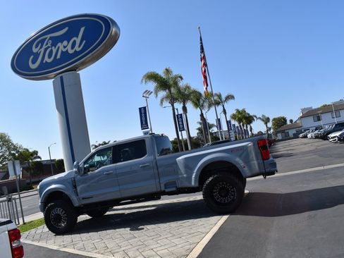 Used 2025 Ford F450 Lariat w/ FX4 Off-Road Package image 28