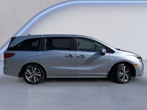 Used 2024 Honda Odyssey Touring image 3