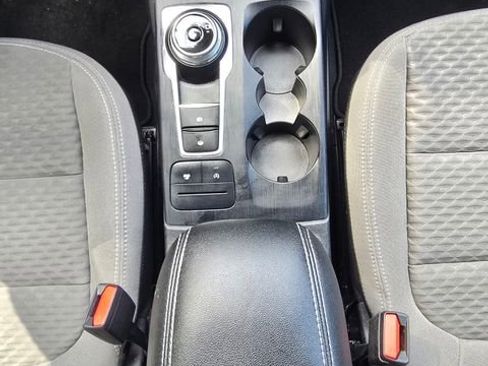 Used 2022 Ford Escape SE w/ SE Sport Appearance Package image 39