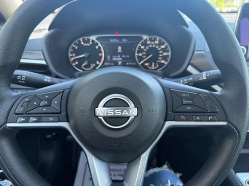 Used 2025 Nissan Altima 2.5 SV FWD image 7