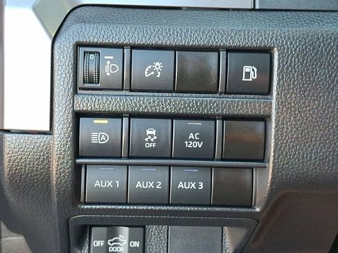 Used 2025 Toyota Tacoma TRD Off-Road image 27