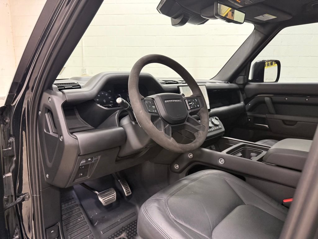 Used 2023 Land Rover Defender 110 V8 AWD/4WD image 23