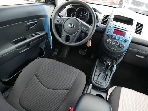 Used 2013 Kia Soul FWD image 9