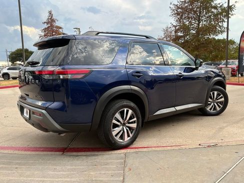 Used 2026 Nissan Pathfinder SL AWD/4WD image 6