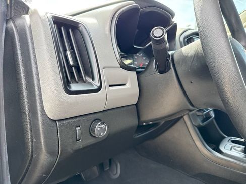 Used 2022 Chevrolet Colorado W/T w/ WT Convenience Package RWD image 17