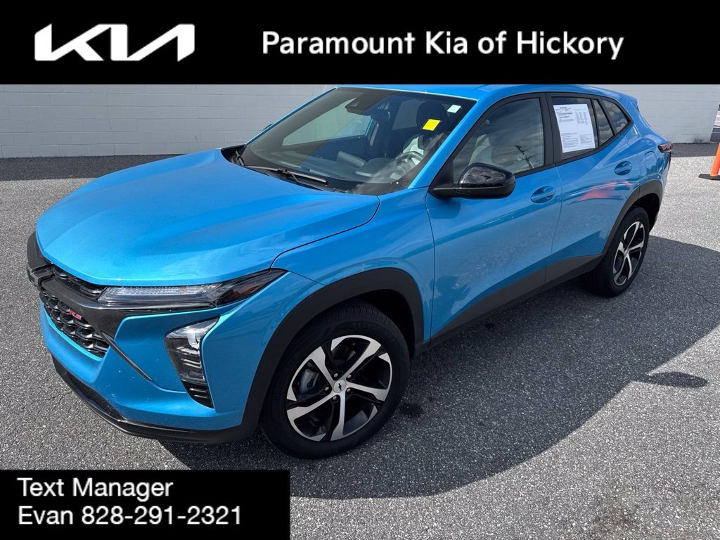 Used 2025 Chevrolet Trax RS w/ Driver Confidence Package FWD image 1