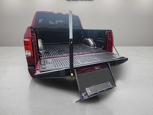 Used 2017 Ford F150 XLT w/ Equipment Group 302A Luxury AWD/4WD image 11