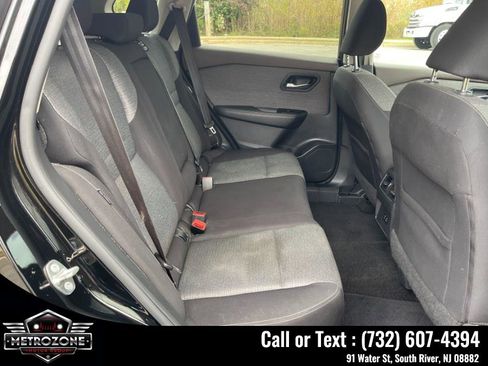 Used 2021 Nissan Rogue SV AWD/4WD image 16