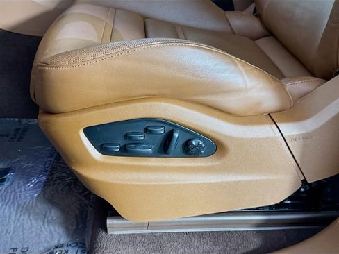 Used 2023 Porsche Cayenne S Platinum image 22