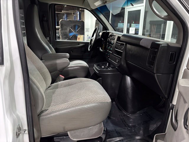 Used 2012 GMC Savana 3500 RWD image 15