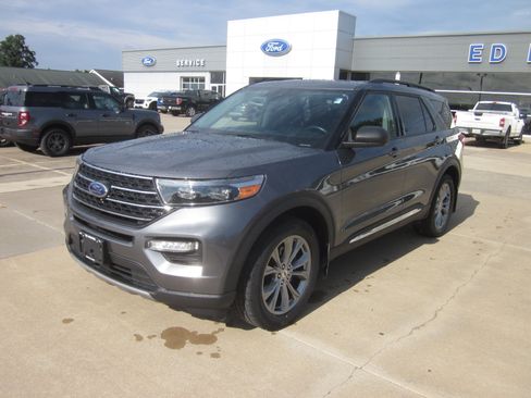 Used 2022 Ford Explorer XLT w/ Equipment Group 202A AWD/4WD image 3