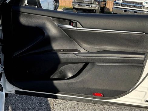 Used 2023 Toyota Camry SE image 19