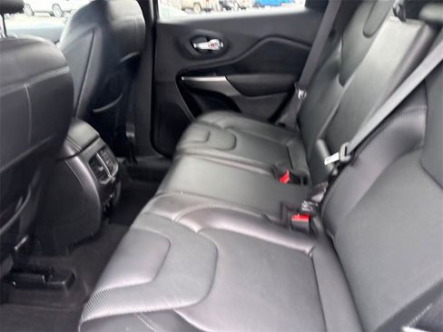 Used 2020 Jeep Cherokee Limited image 26