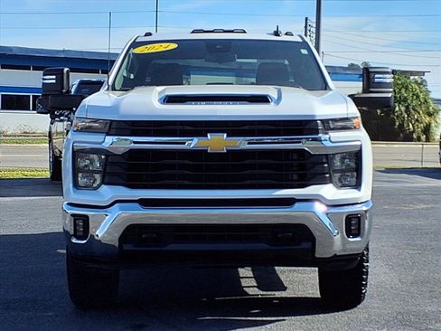 Used 2024 Chevrolet Silverado 2500 LT image 2