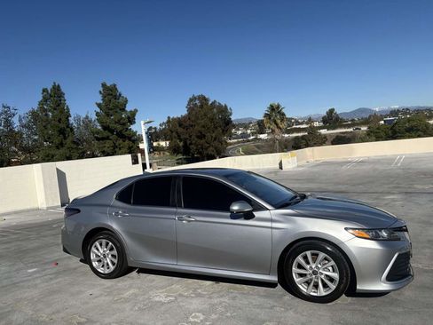 Used 2022 Toyota Camry LE image 29