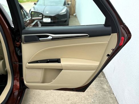 Used 2016 Ford Fusion Energi SE image 31