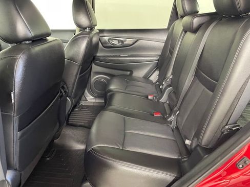 Used 2018 Nissan Rogue SL AWD/4WD image 16