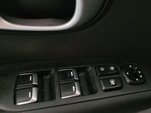 Used 2019 Kia Soul FWD image 27