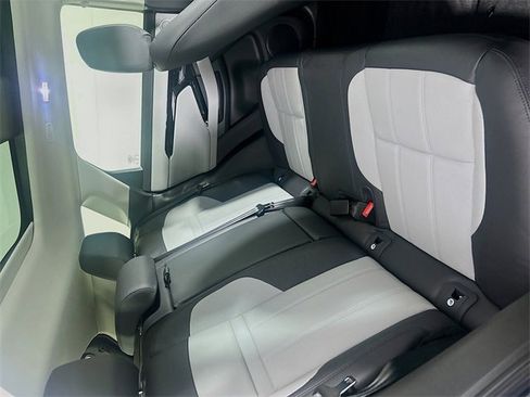 Used 2025 Land Rover Range Rover Evoque Dynamic SE image 28