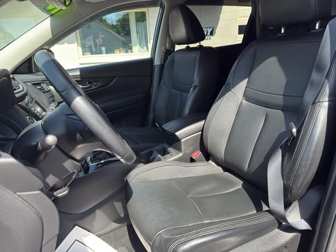 Used 2018 Nissan Rogue SL w/ Premium Package AWD/4WD image 10