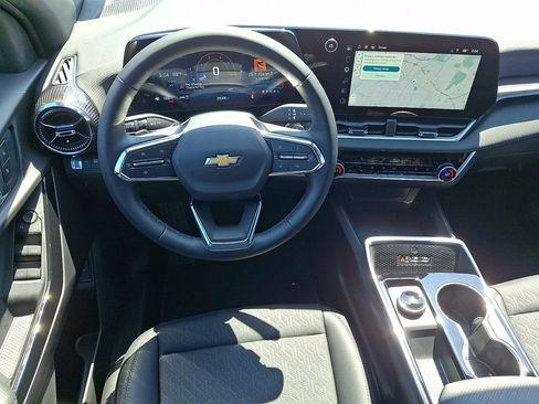 Used 2026 Chevrolet Equinox LT w/ Convenience Package II AWD/4WD image 9
